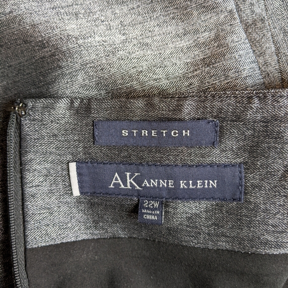 Anne Klein Dressy Pencil Skirt, Size 22W, Very Fine Black and Silver Heringbone - Picture 6 of 7